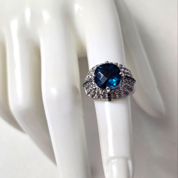 Stunning Sterling Silver 925 Cocktail Ring